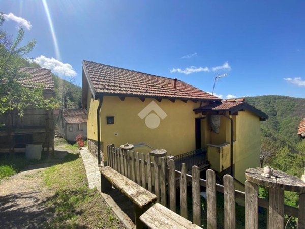 appartamento in vendita a Montoggio in zona Fregaiasse
