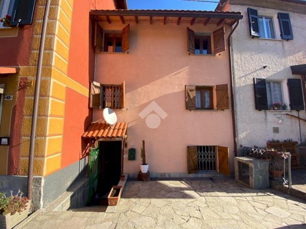 casa semindipendente in vendita a Montoggio in zona Casalino