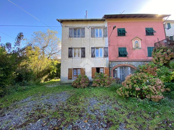 appartamento in vendita a Montoggio in zona Creto