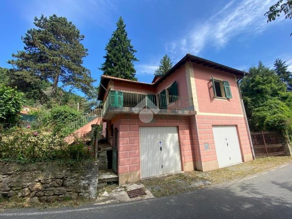 casa indipendente in vendita a Montoggio in zona Casà