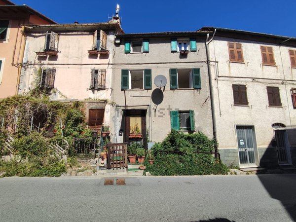 appartamento in vendita a Montoggio in zona Montoggio Centro