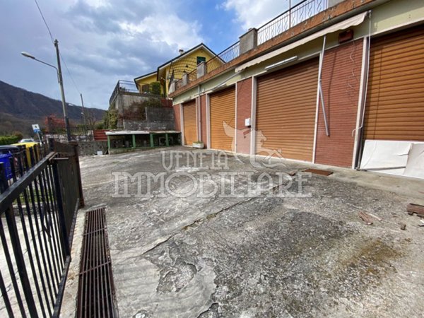 capannone in vendita a Montoggio in zona Montoggio Centro