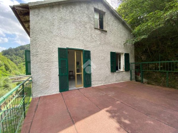 casa indipendente in vendita a Montoggio in zona Casà