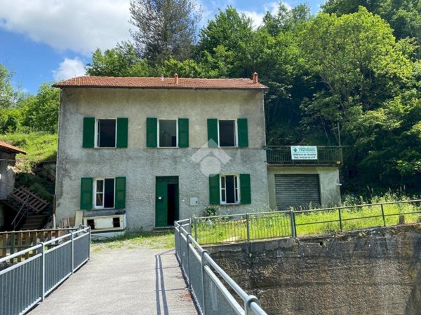 casa indipendente in vendita a Montoggio in zona Casà