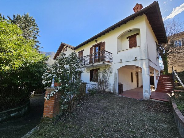 casa indipendente in vendita a Montoggio in zona Casà