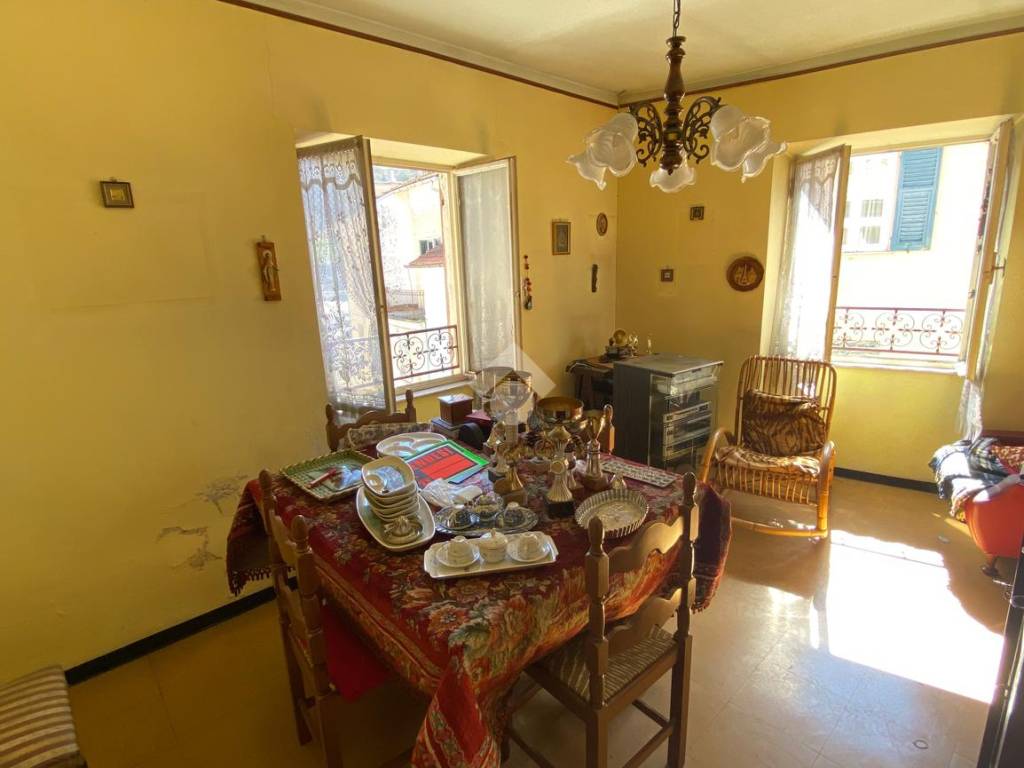 appartamento in vendita a Montoggio in zona Montoggio Centro