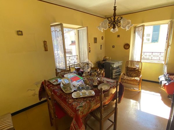 appartamento in vendita a Montoggio in zona Montoggio Centro