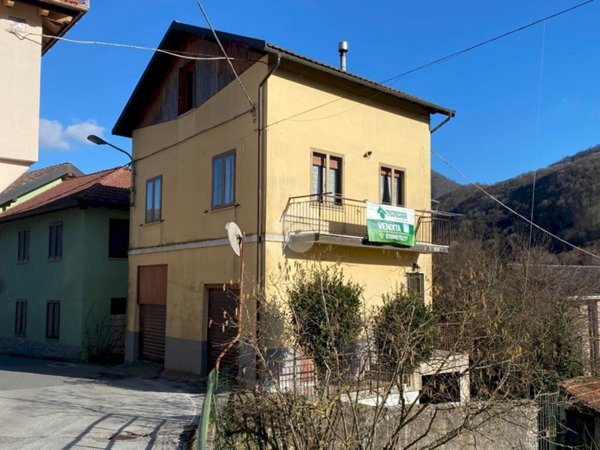 casa indipendente in vendita a Montoggio in zona Casà