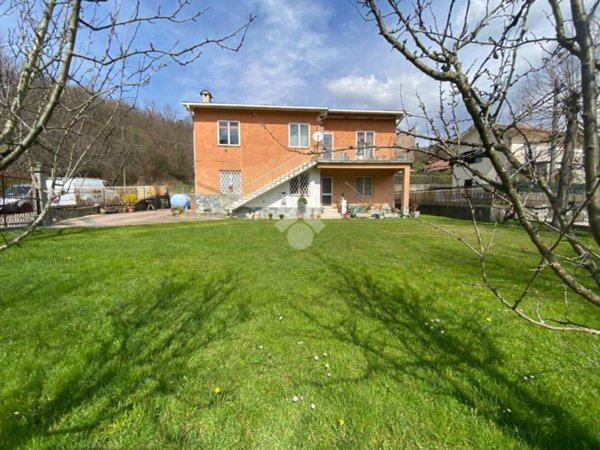 casa indipendente in vendita a Montoggio in zona Casà
