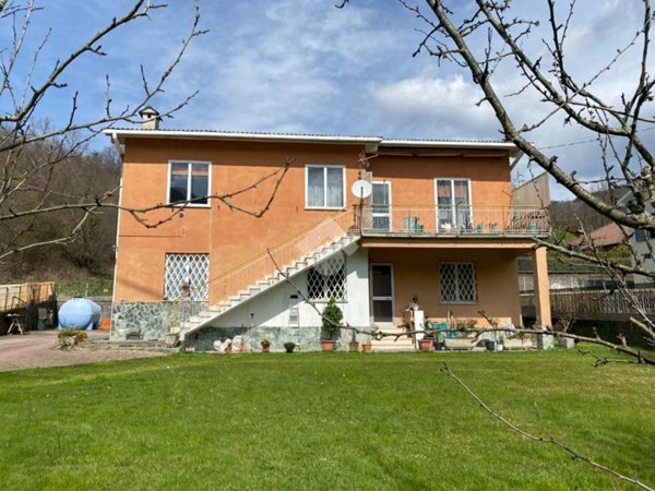 casa indipendente in vendita a Montoggio in zona Casà