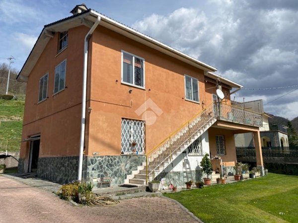 casa indipendente in vendita a Montoggio in zona Casà