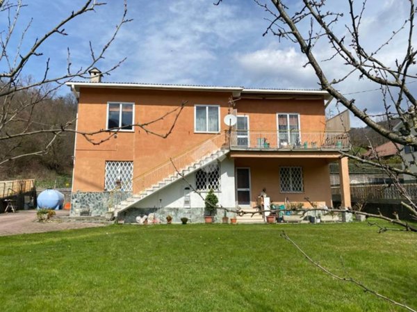 casa indipendente in vendita a Montoggio in zona Casà
