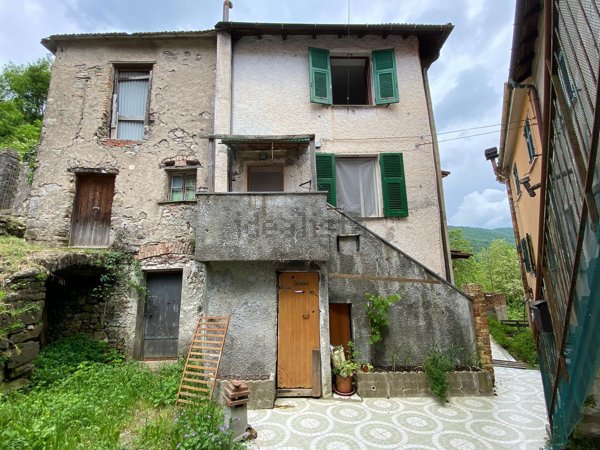 appartamento in vendita a Montoggio in zona Casà