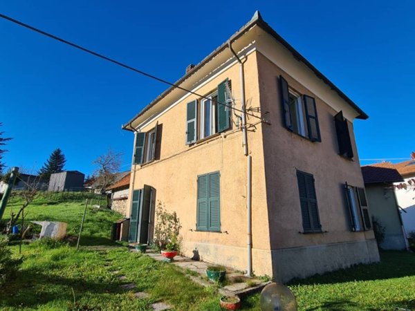 casa indipendente in vendita a Montoggio in zona Casà