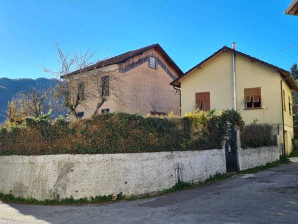 casa indipendente in vendita a Montoggio in zona Casà