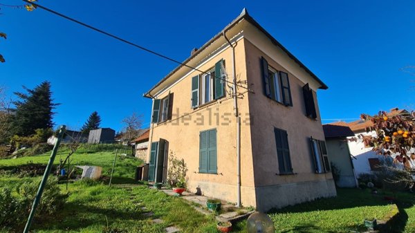 casa indipendente in vendita a Montoggio in zona Casà