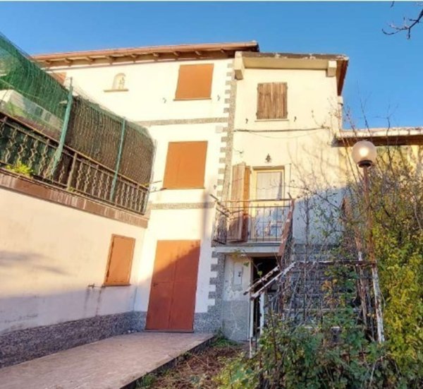 casa semindipendente in vendita a Montoggio in zona Casà
