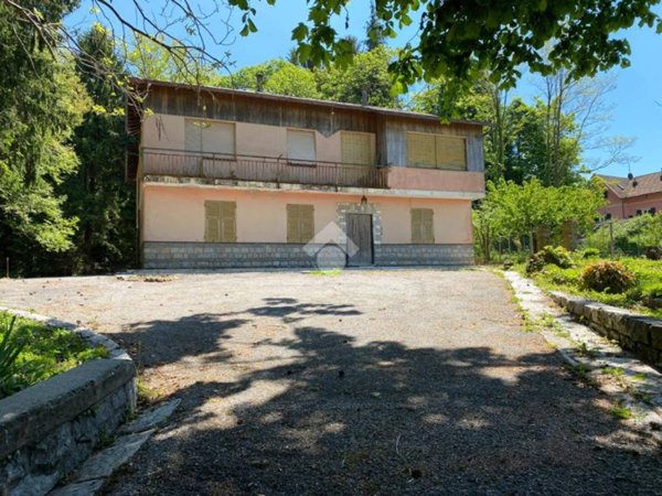 casa indipendente in vendita a Montoggio in zona Creto