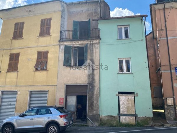 casa indipendente in vendita a Montoggio in zona Casà