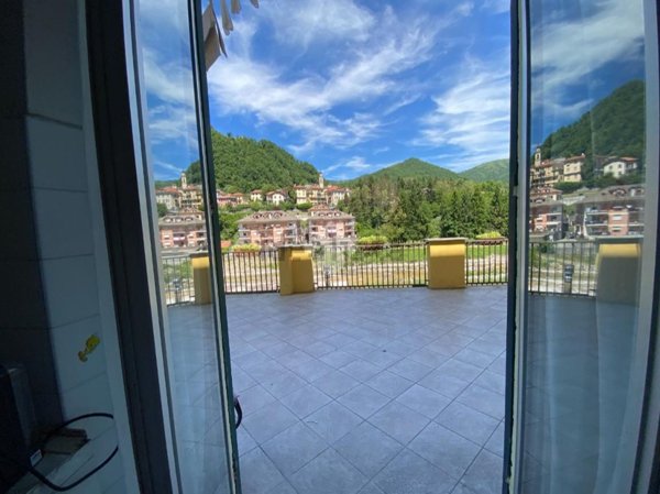 appartamento in vendita a Montoggio in zona Montoggio Centro