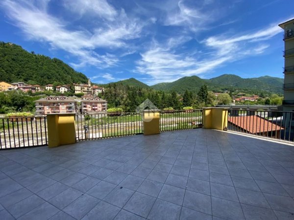 appartamento in vendita a Montoggio in zona Montoggio Centro