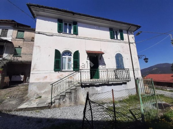 casa semindipendente in vendita a Montoggio in zona Casà
