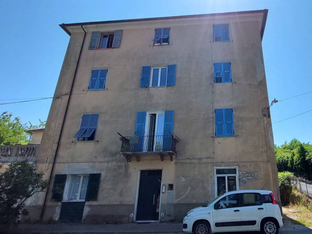 appartamento in vendita a Montoggio in zona Creto