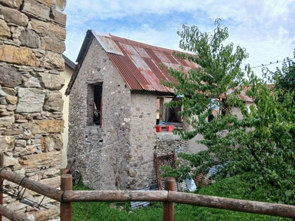 casa indipendente in vendita a Montoggio