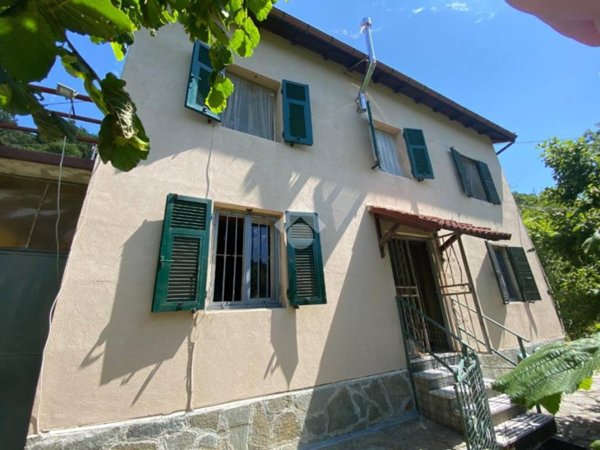 casa indipendente in vendita a Montoggio in zona Casà