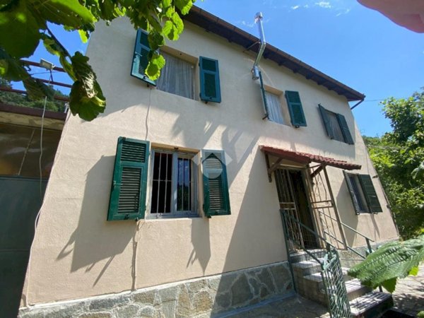 casa indipendente in vendita a Montoggio in zona Rivé