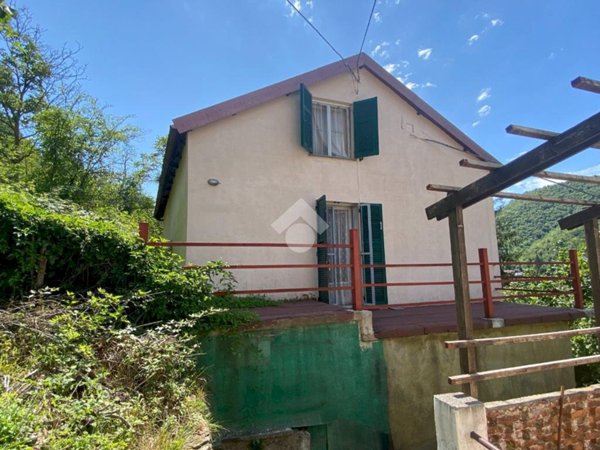 casa indipendente in vendita a Montoggio in zona Rivé