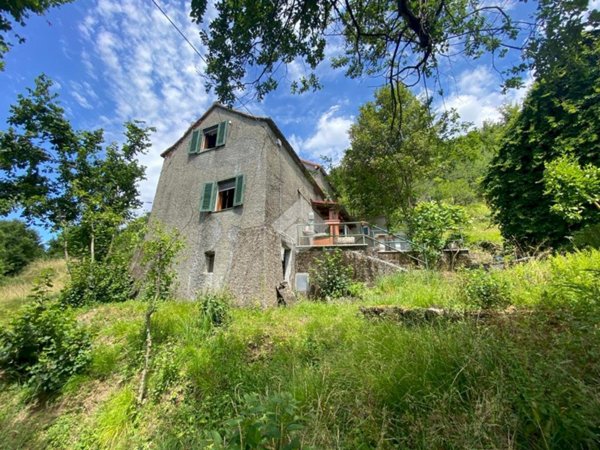casa indipendente in vendita a Montoggio in zona Casà