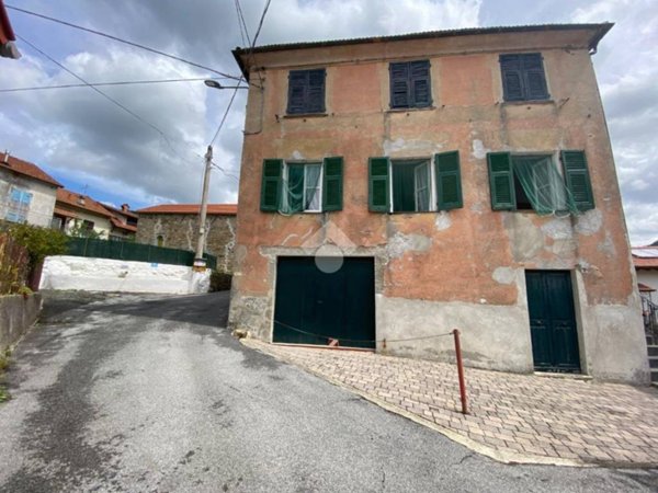 appartamento in vendita a Montoggio in zona Costa