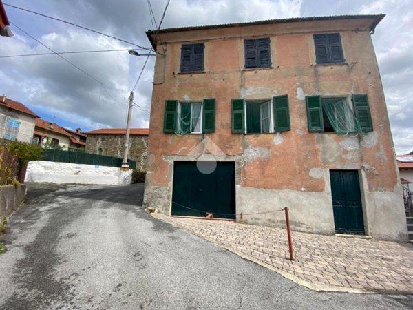 appartamento in vendita a Montoggio in zona Costa