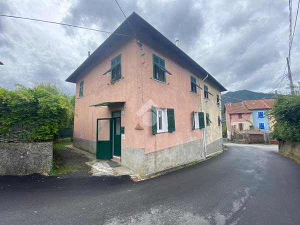 appartamento in vendita a Montoggio in zona Costa