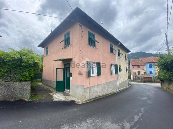 appartamento in vendita a Montoggio in zona Costa