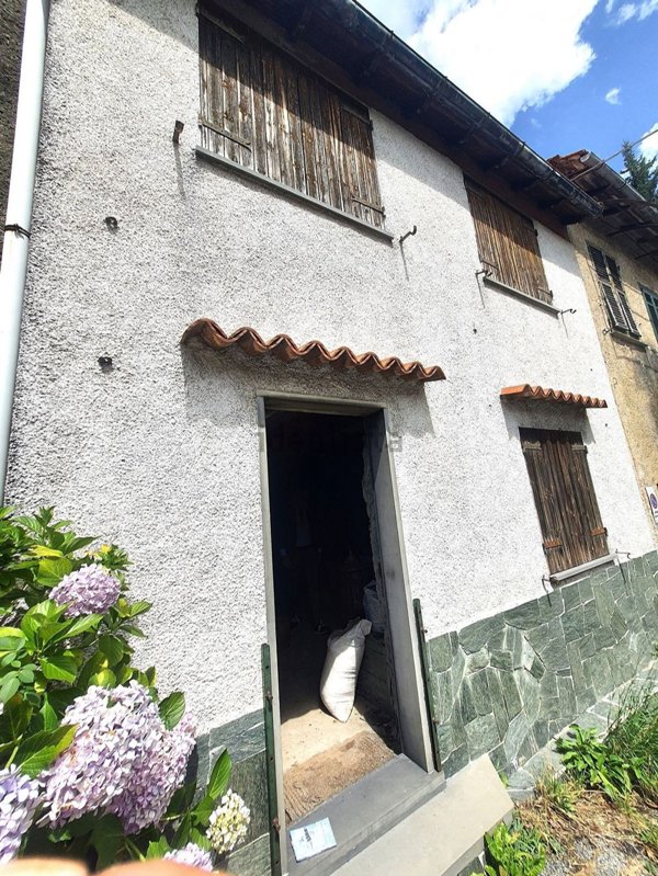 casa indipendente in vendita a Montoggio in zona Casà