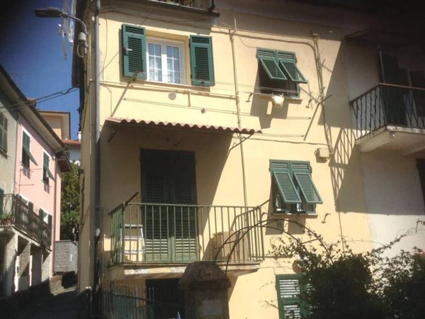 appartamento in vendita a Montoggio in zona Casà