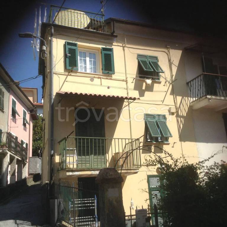 appartamento in vendita a Montoggio in zona Casà