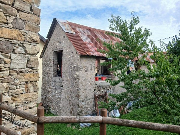 esavano in vendita a Montoggio in zona Casà