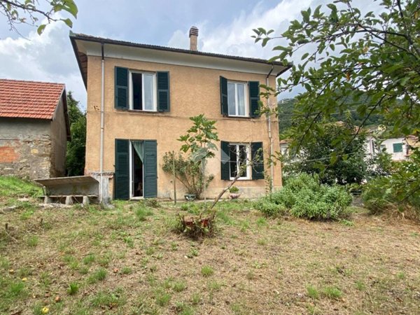 casa indipendente in vendita a Montoggio in zona Casà