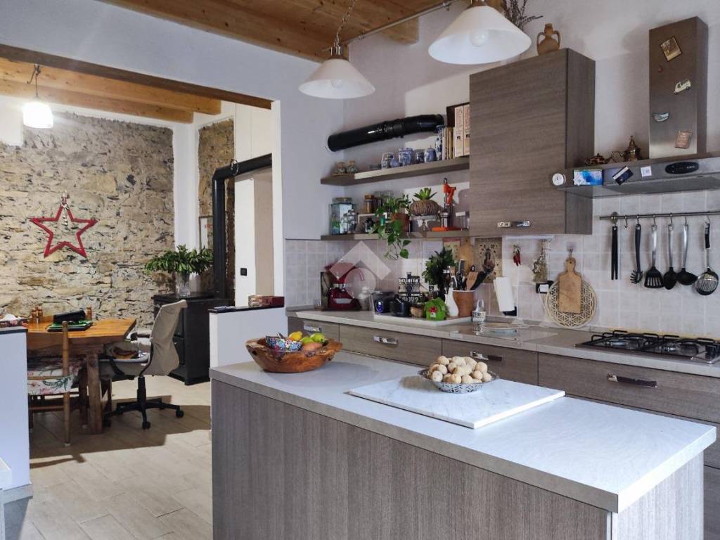 casa indipendente in vendita a Montoggio in zona Morasco