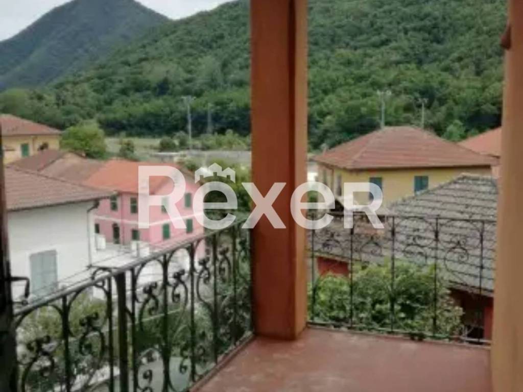 appartamento in vendita a Montoggio in zona Casà