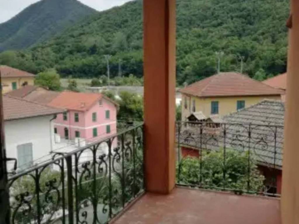 appartamento in vendita a Montoggio in zona Casà