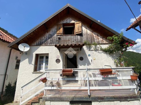 casa indipendente in vendita a Montoggio in zona Casà