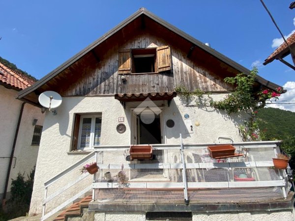 casa indipendente in vendita a Montoggio in zona Casà