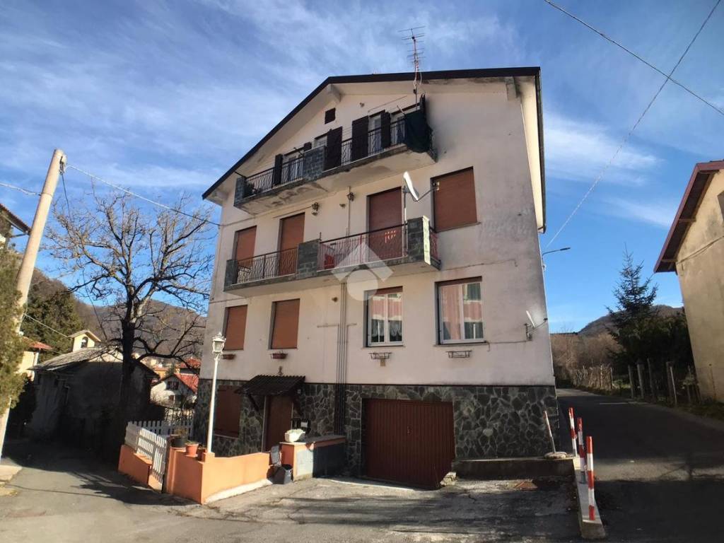 appartamento in vendita a Montoggio