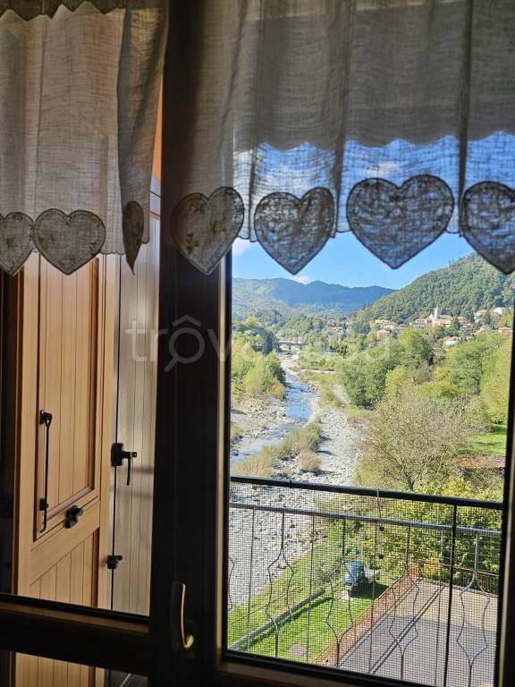 appartamento in vendita a Montoggio in zona Bromia