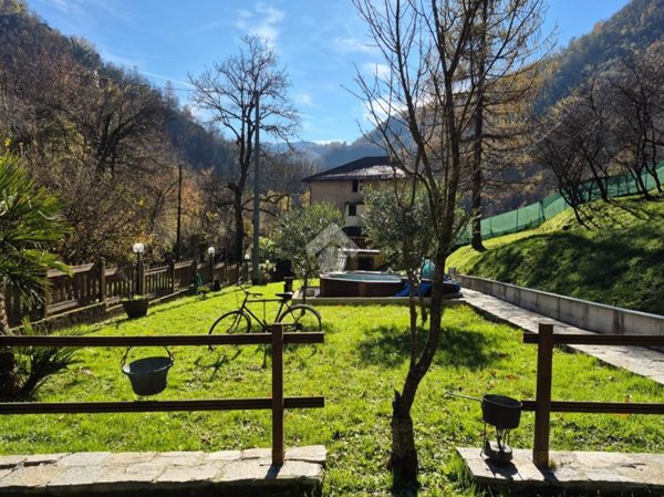 appartamento in vendita a Montoggio in zona Casà