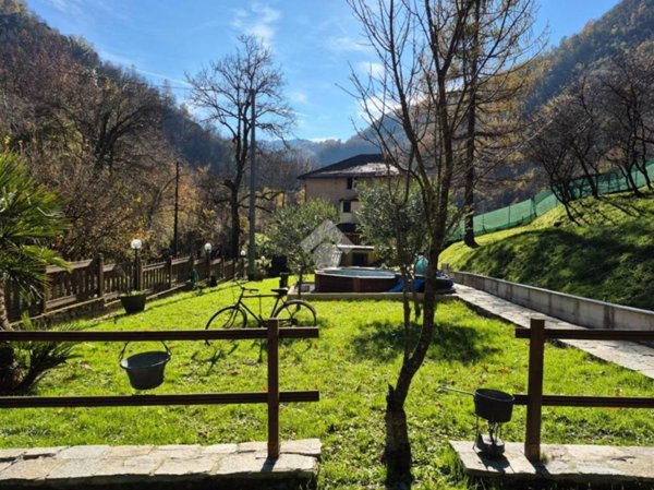 casa indipendente in vendita a Montoggio in zona Casà